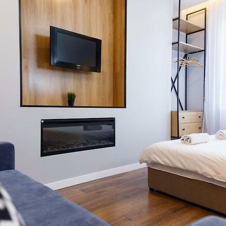 Loft Apartment In Old Lviv Ac Fireplace Exterior photo